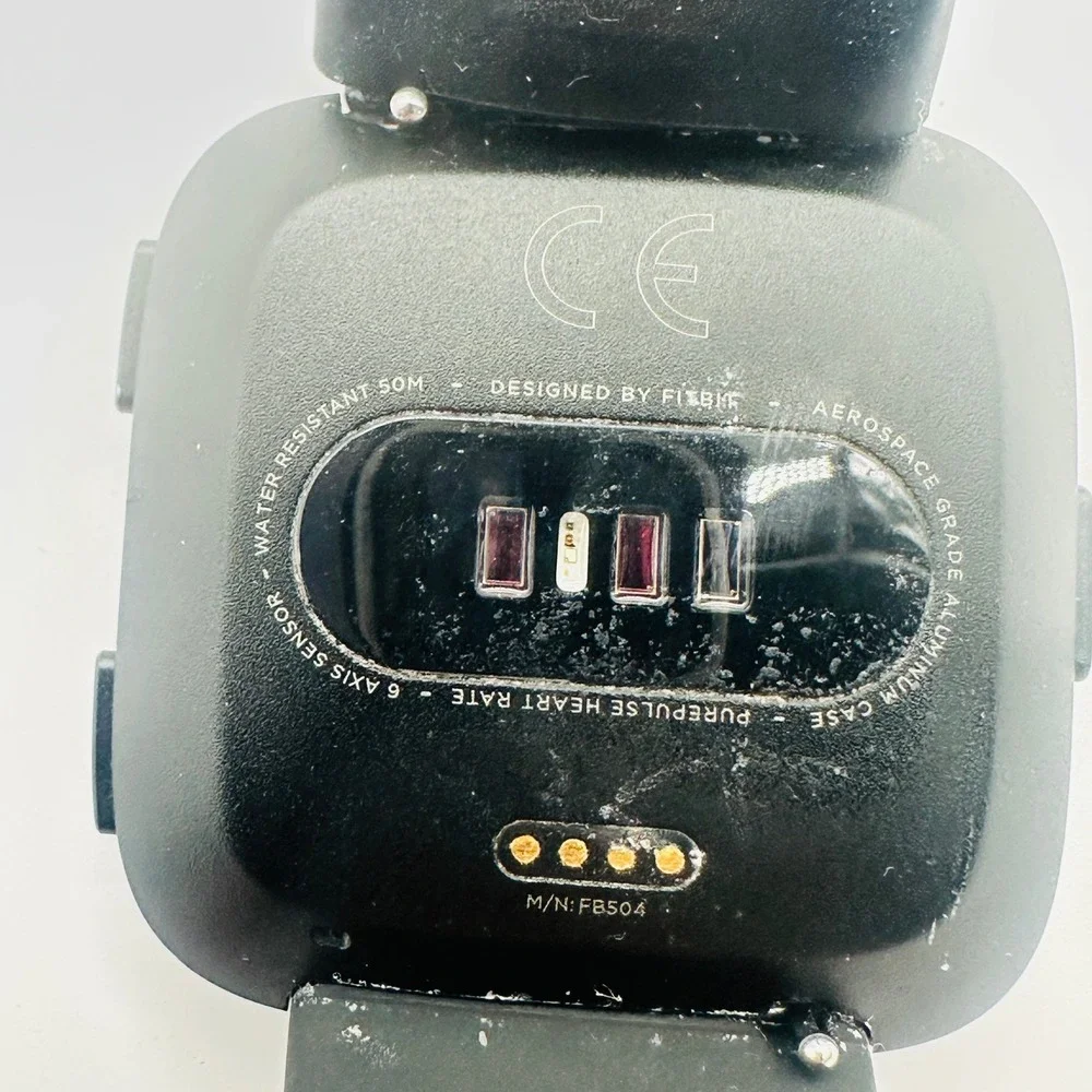 Fitbit Versa Smartwatch Black Black Aluminum Case FB504 Fitness Tracker Tested
